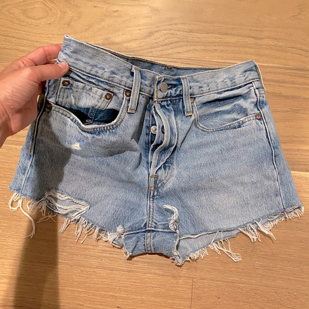 LEVI 501 JEAN SHORT SHORTS